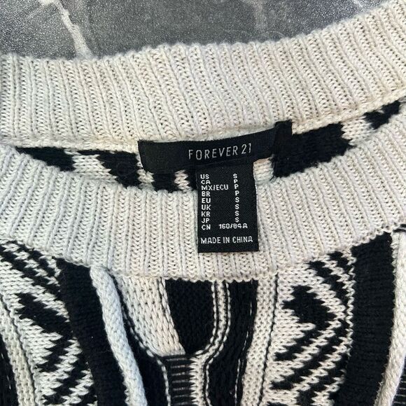 Forever 21 Small Black White Long Sleeve Sweater - Picture 3 of 9